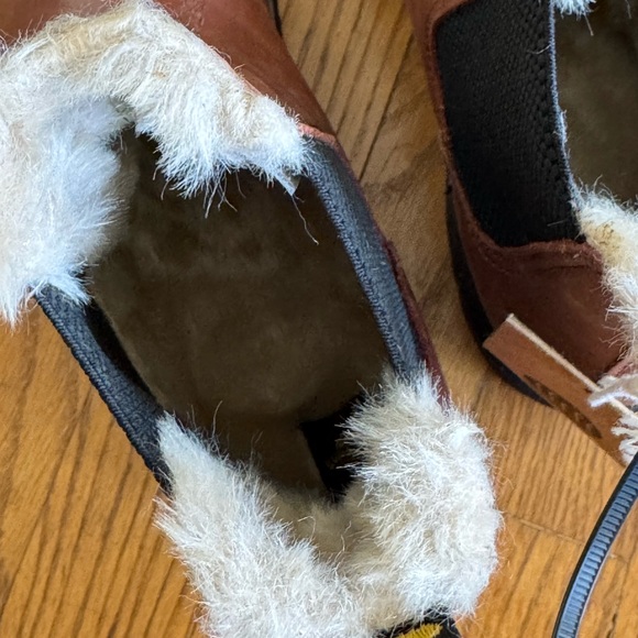 Dr. Martens fur lined Boots, NEW - Picture 6 of 7